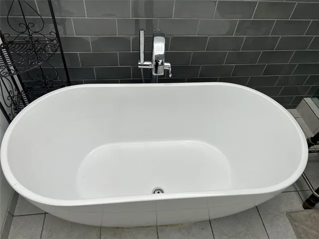 a close view of a bathtub in a bathroom