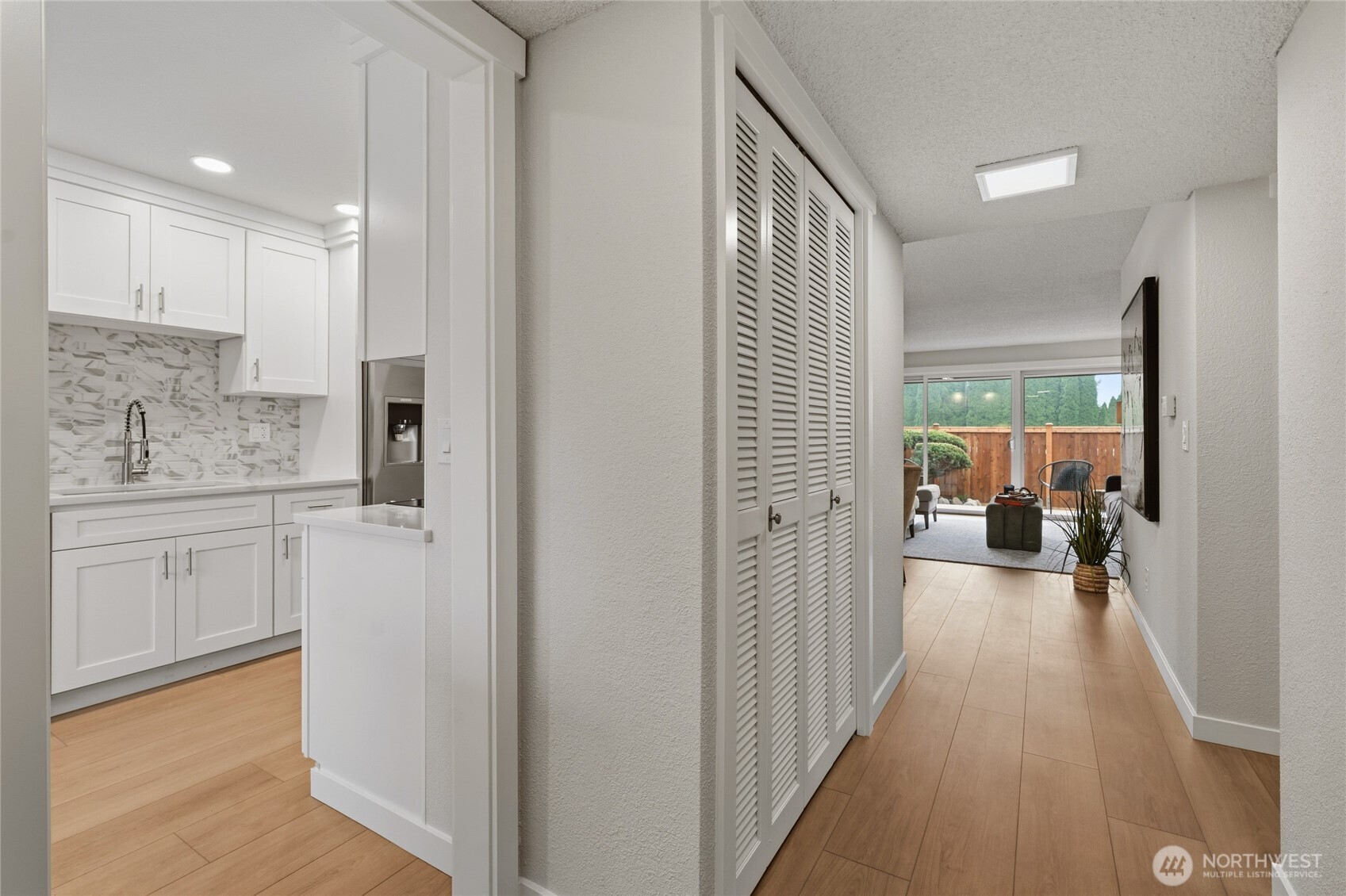 1372 Bel Air Road, Unit 2 Tacoma, WA 98406 - Photo 4 of 40 Gallery Image 4