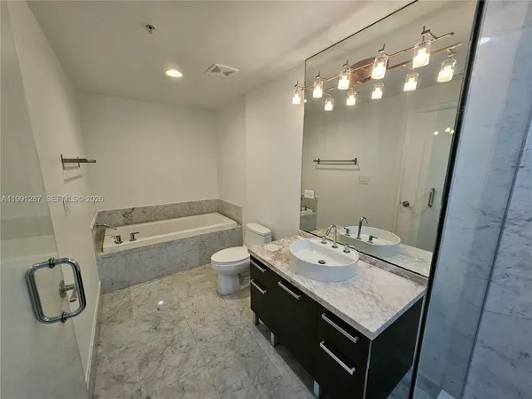 $2,650 | 253 Northeast 2nd Street, Unit 905, Miami, FL 33132