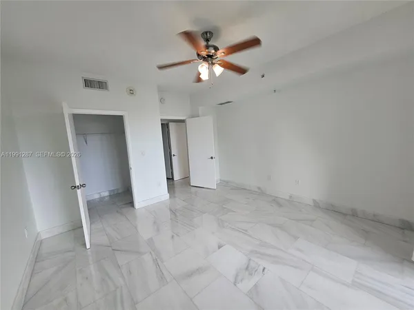 $2,650 | 253 Northeast 2nd Street, Unit 905, Miami, FL 33132