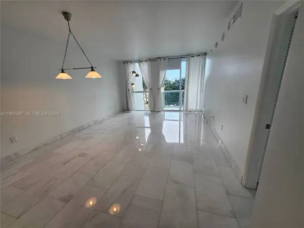 $2,650 | 253 Northeast 2nd Street, Unit 905, Miami, FL 33132