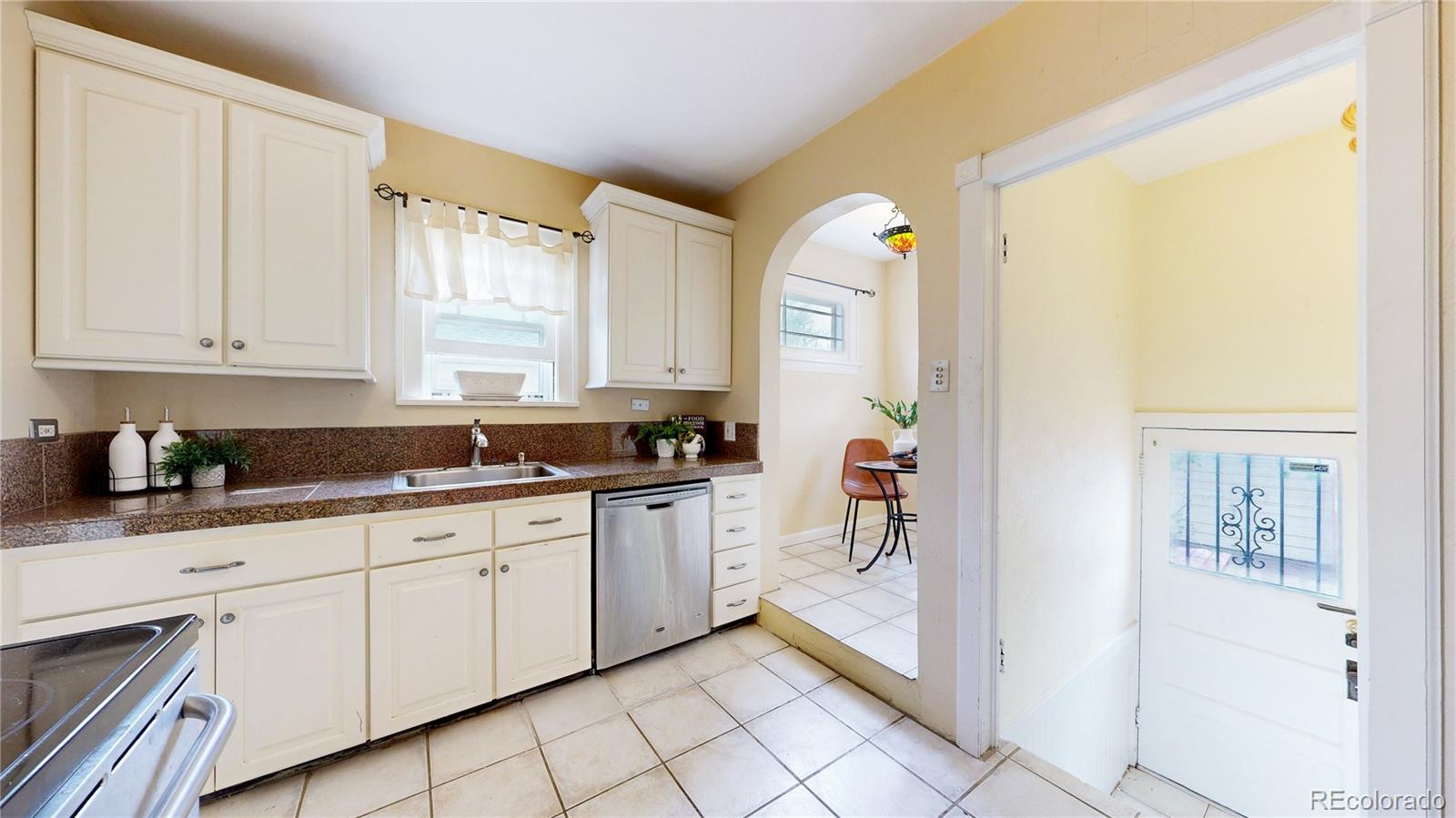 1637 Filbert Court Denver, CO 80220 - Photo 11 of 37