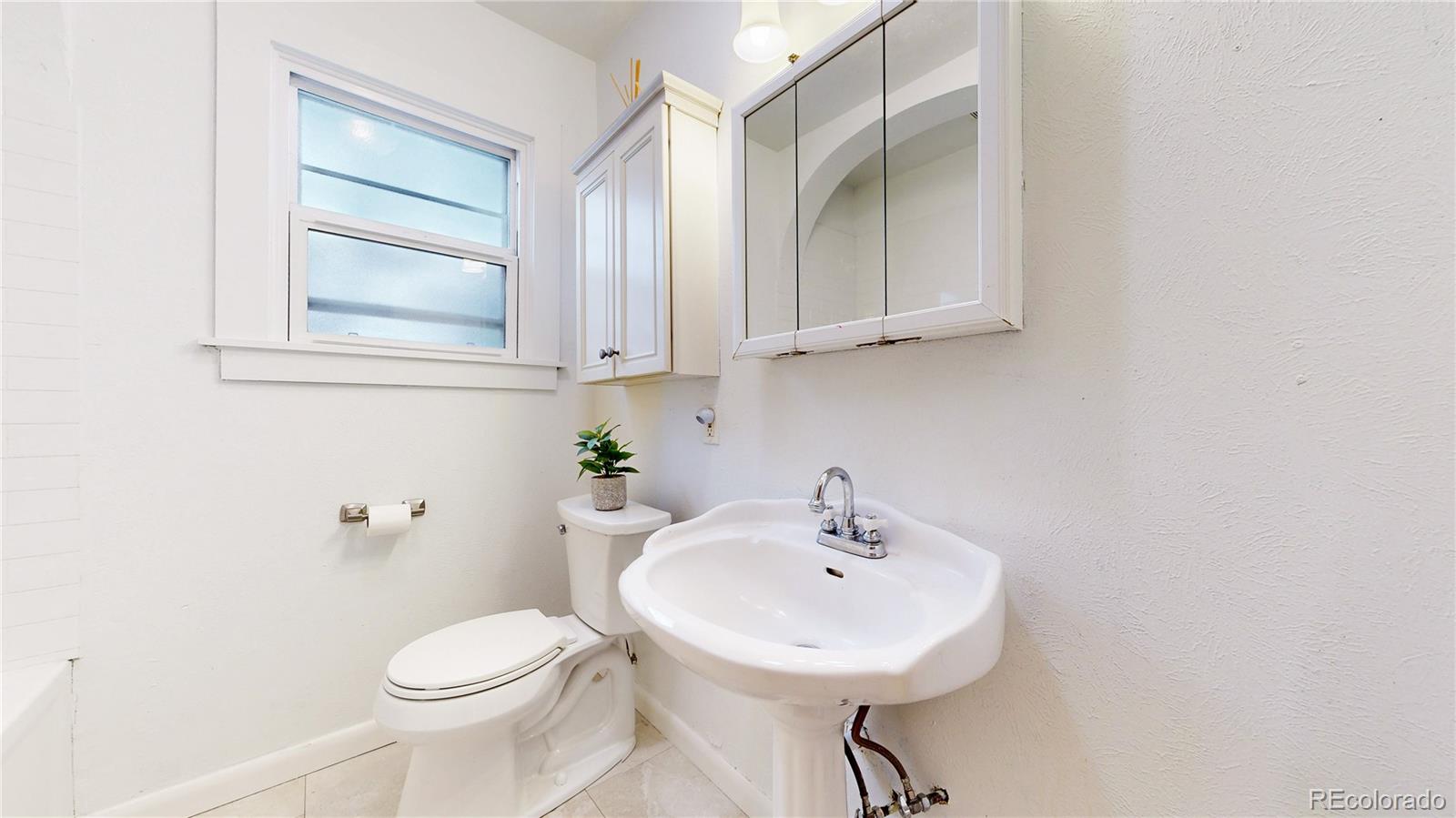 1637 Filbert Court Denver, CO 80220 - Photo 16 of 37