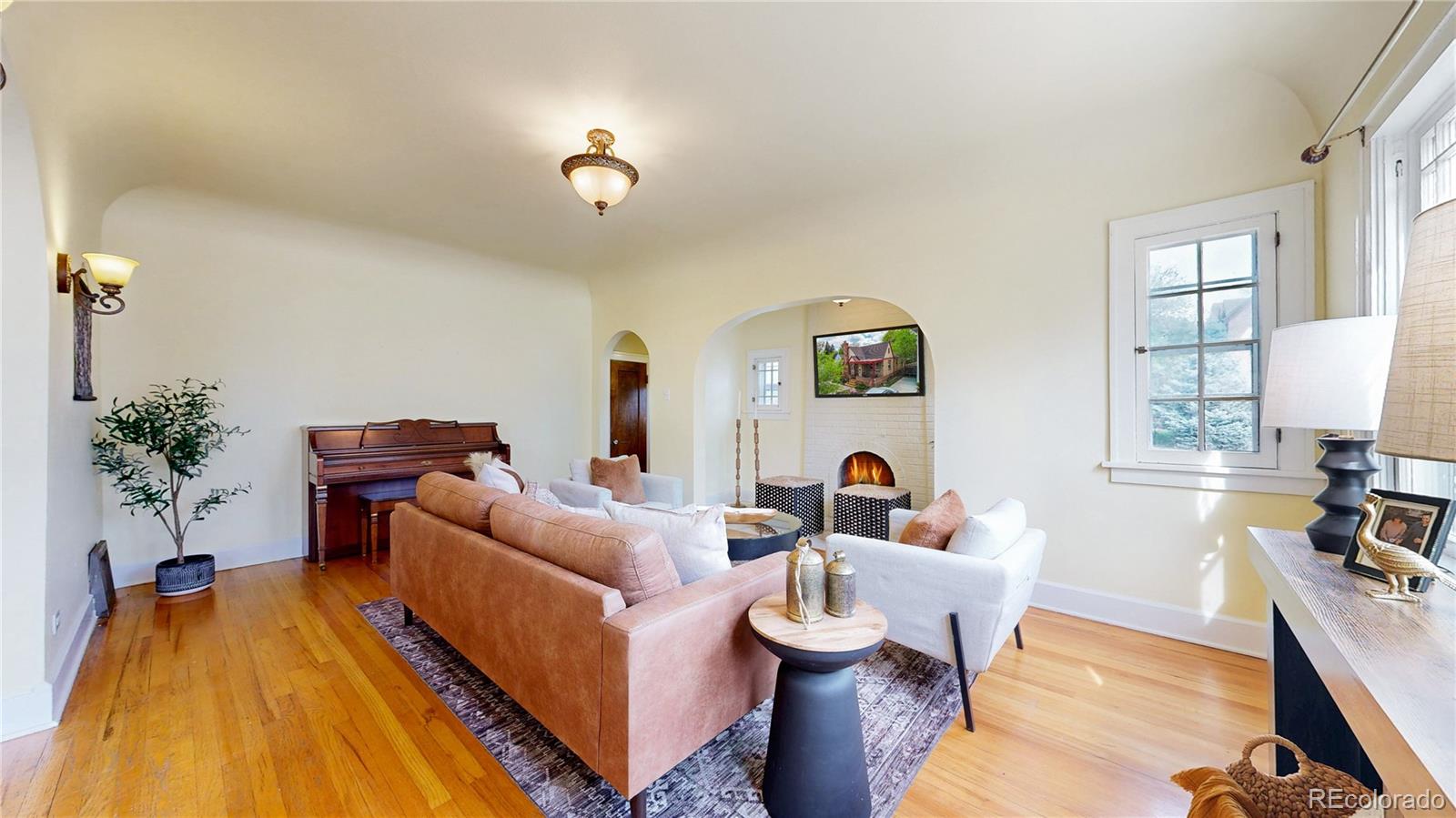 1637 Filbert Court Denver, CO 80220 - Photo 4 of 37