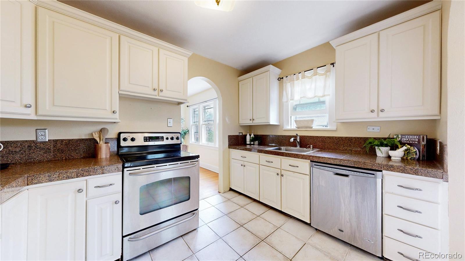 1637 Filbert Court Denver, CO 80220 - Photo 10 of 37