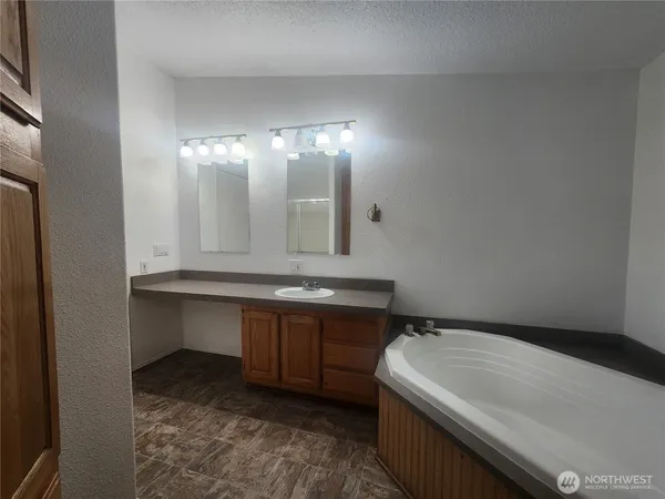 $395,000 | 80 Satsop Drive, Elma, WA 98541