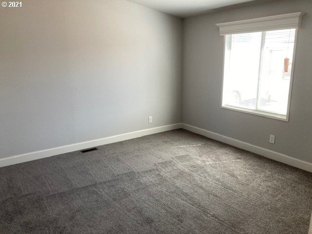 3121 Southwest Terrace Drive Pendleton, OR 97801 - Photo 14 of 21 an empty room with a window