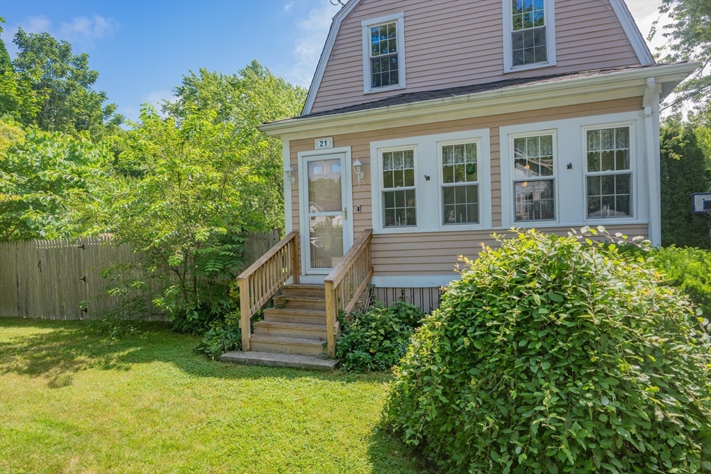 21 Perry Street Fairhaven, MA 02719 - Photo 2 of 34 Gallery Image 2