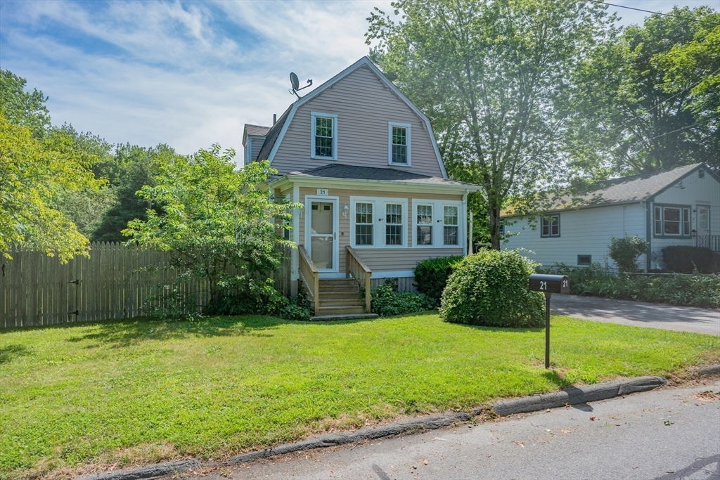 21 Perry Street Fairhaven, MA 02719 - Photo 3 of 34 Gallery Image 3