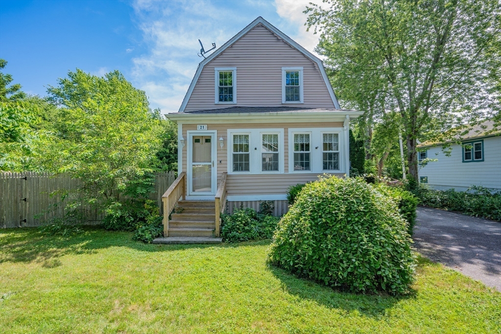 21 Perry Street Fairhaven, MA 02719 - Photo 4 of 34 Gallery Image 4