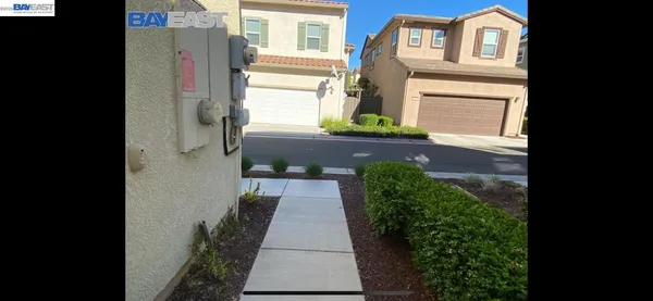a view of livingroom with furniture and windows
