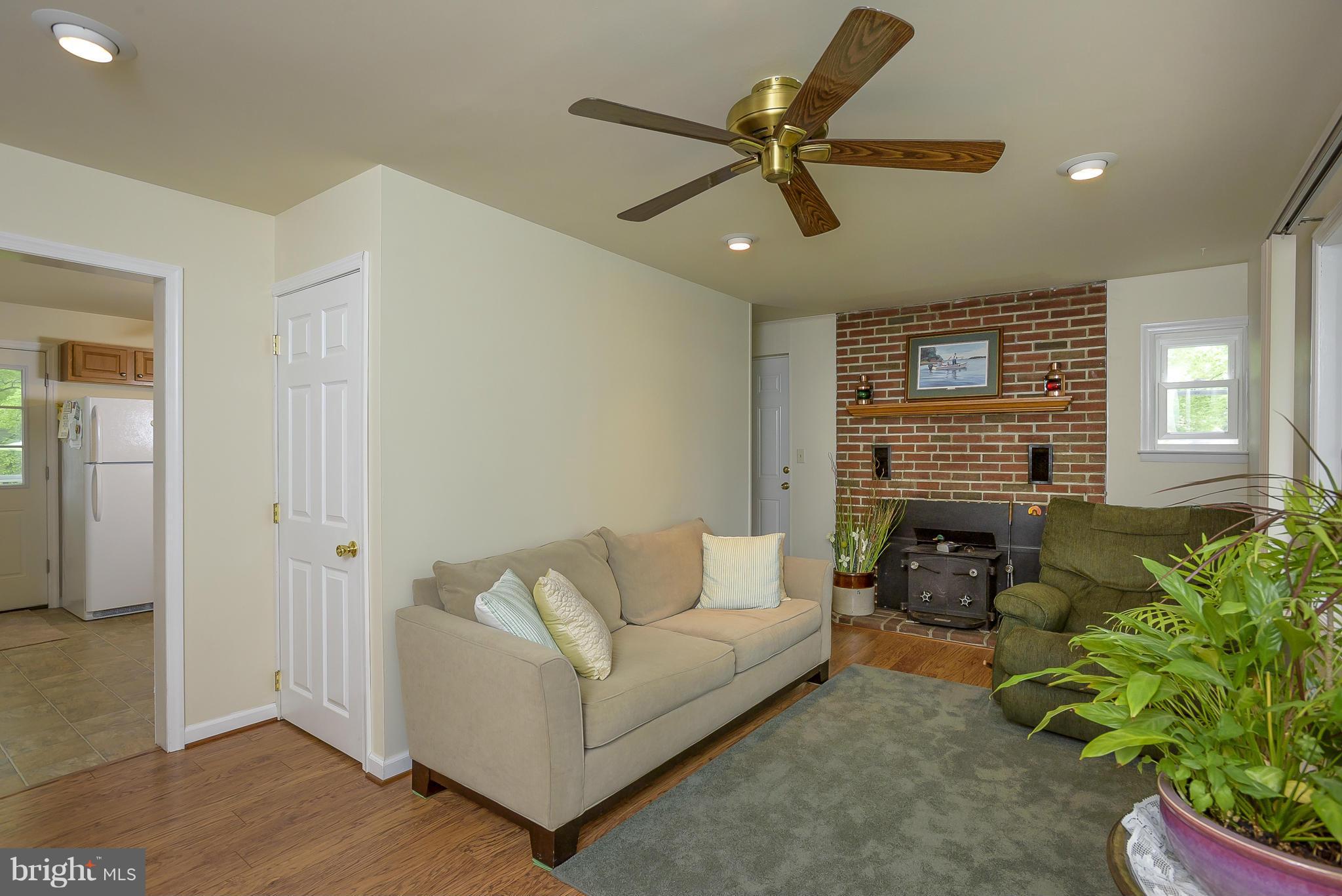 113 Weldon Road Greenland Beach, MD 21226 - Photo 5 of 27 Living Room