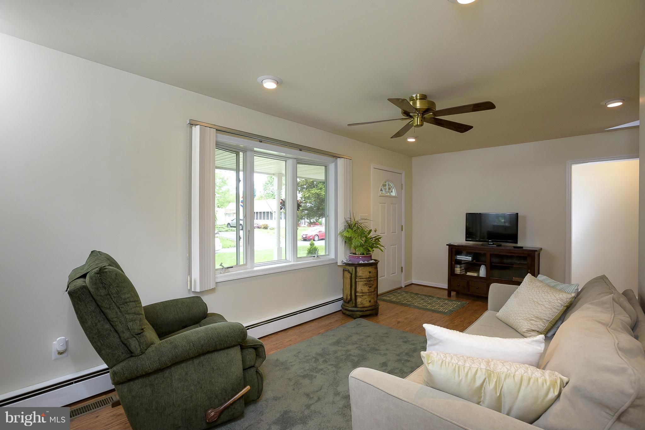 113 Weldon Road Greenland Beach, MD 21226 - Photo 6 of 27 Living Room
