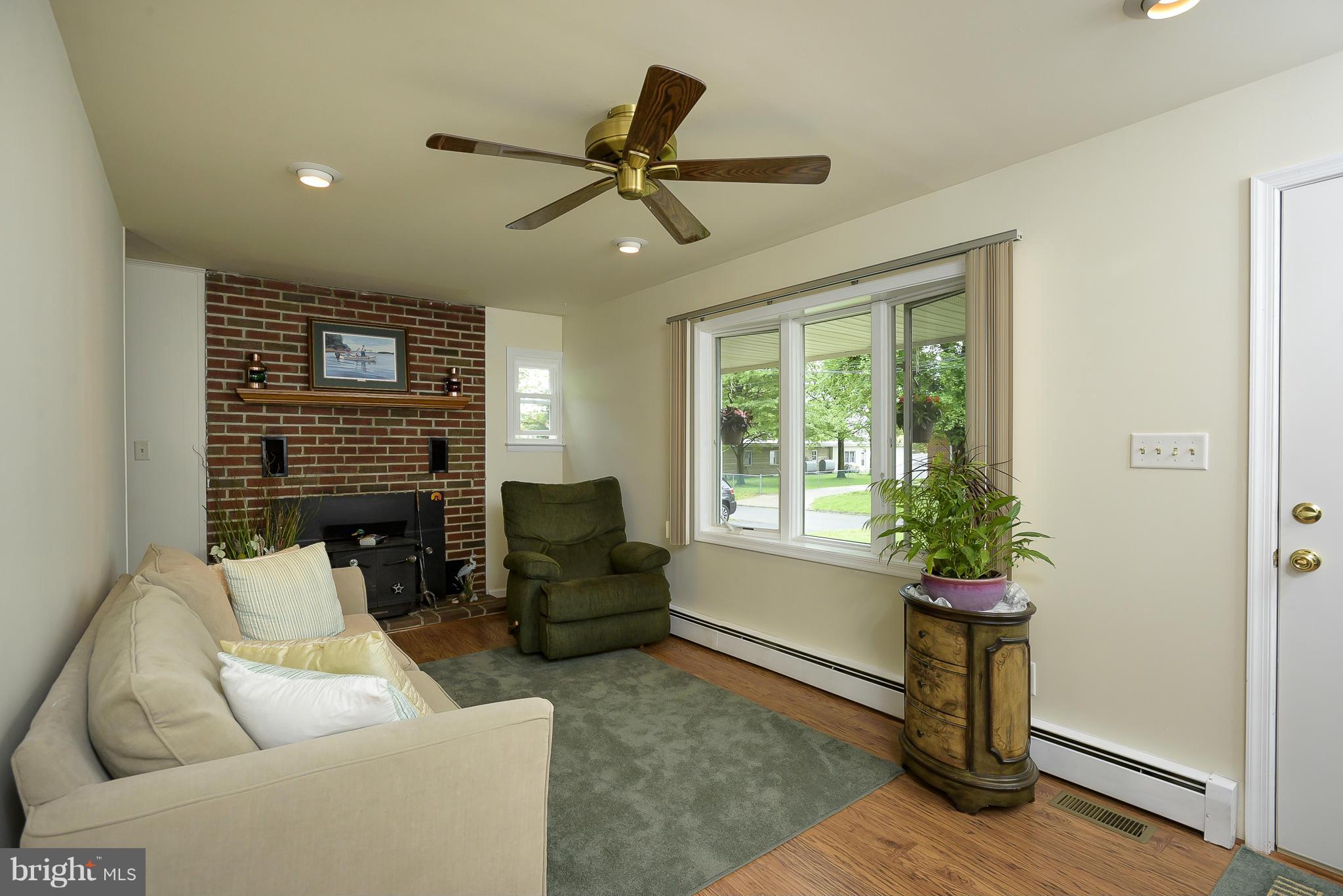113 Weldon Road Greenland Beach, MD 21226 - Photo 7 of 27 Living Room