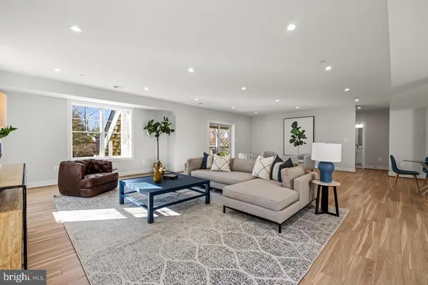 $3,295,000 | 7008 Amy Lane, Bethesda, MD 20817