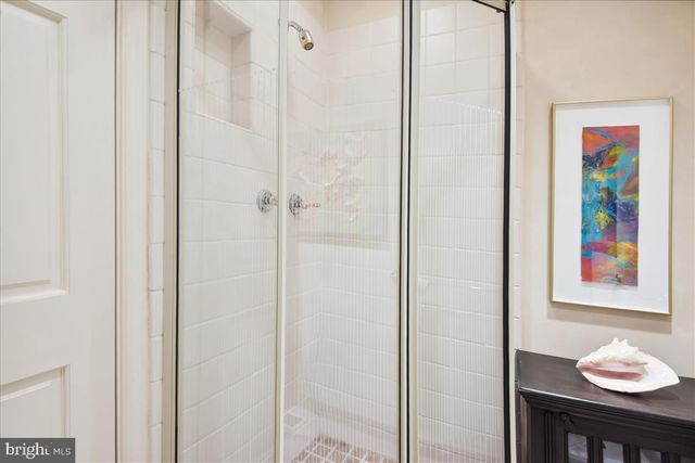 $1,200,000 | 18 West Rosemont Avenue, Alexandria, VA 22301