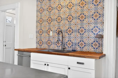$949,000 | 146 Poplar Street, Boston, MA 02131