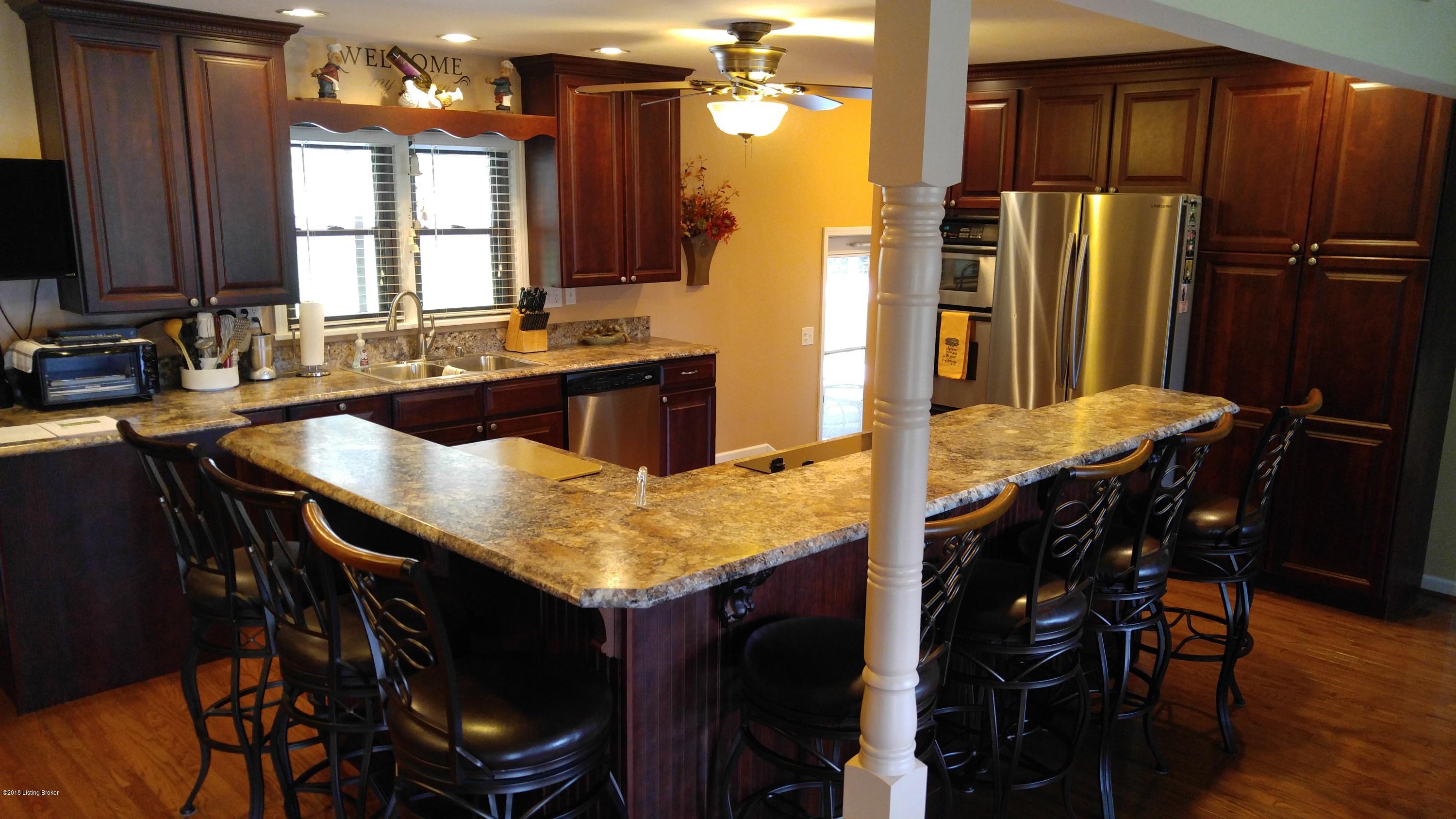 10227 Blue Lick Road Louisville, KY 40229 - Photo 4 of 43 0411181538