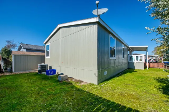 a view of an house with backyard