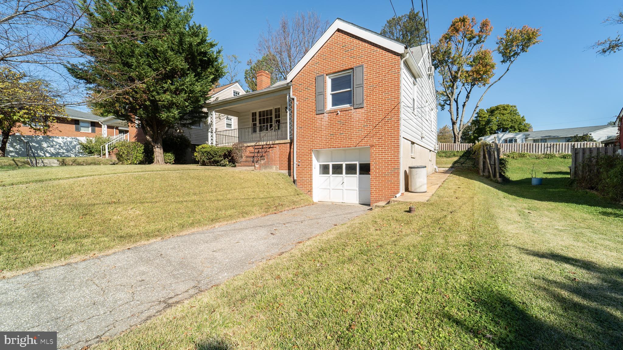 833 Hilltop Road Baltimore, MD 21228 - Photo 2 of 37 Gallery Image 2