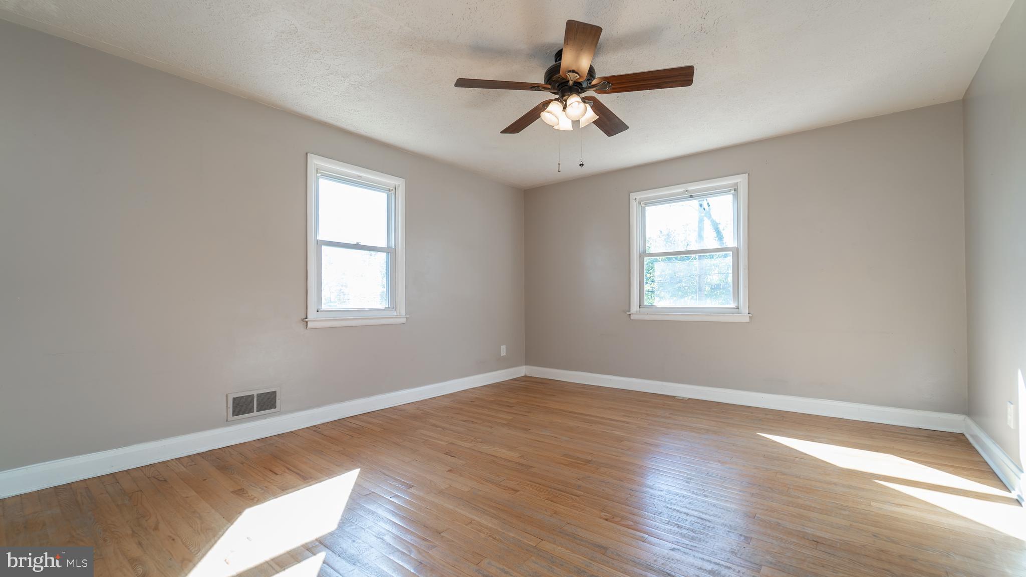 833 Hilltop Road Baltimore, MD 21228 - Photo 16 of 37 Gallery Image 16