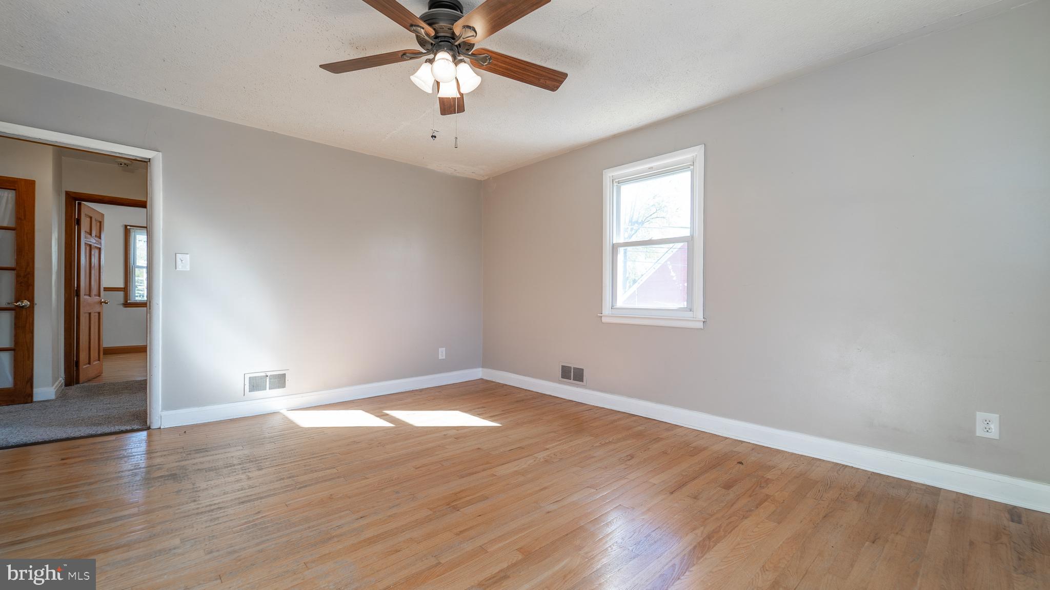 833 Hilltop Road Baltimore, MD 21228 - Photo 18 of 37 Gallery Image 18