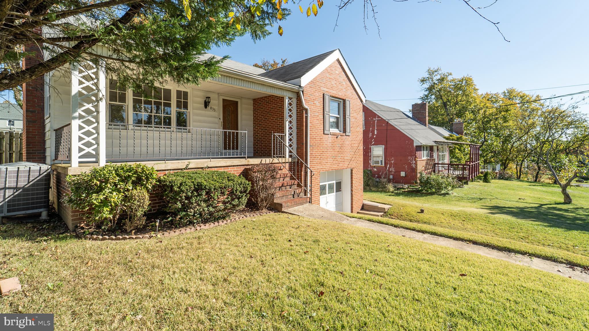 833 Hilltop Road Baltimore, MD 21228 - Photo 3 of 37 Gallery Image 3