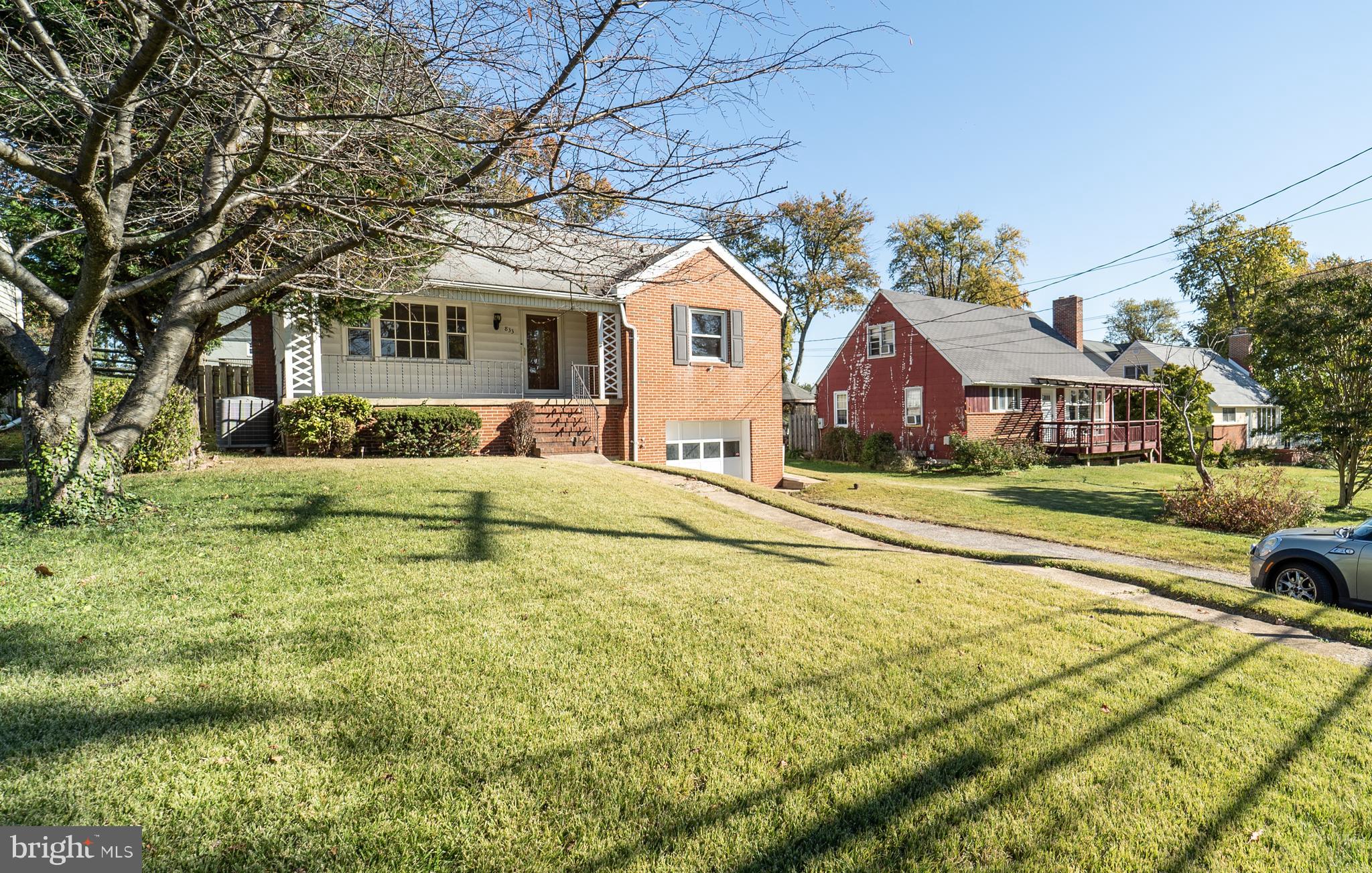 833 Hilltop Road Baltimore, MD 21228 - Photo 4 of 37 Gallery Image 4