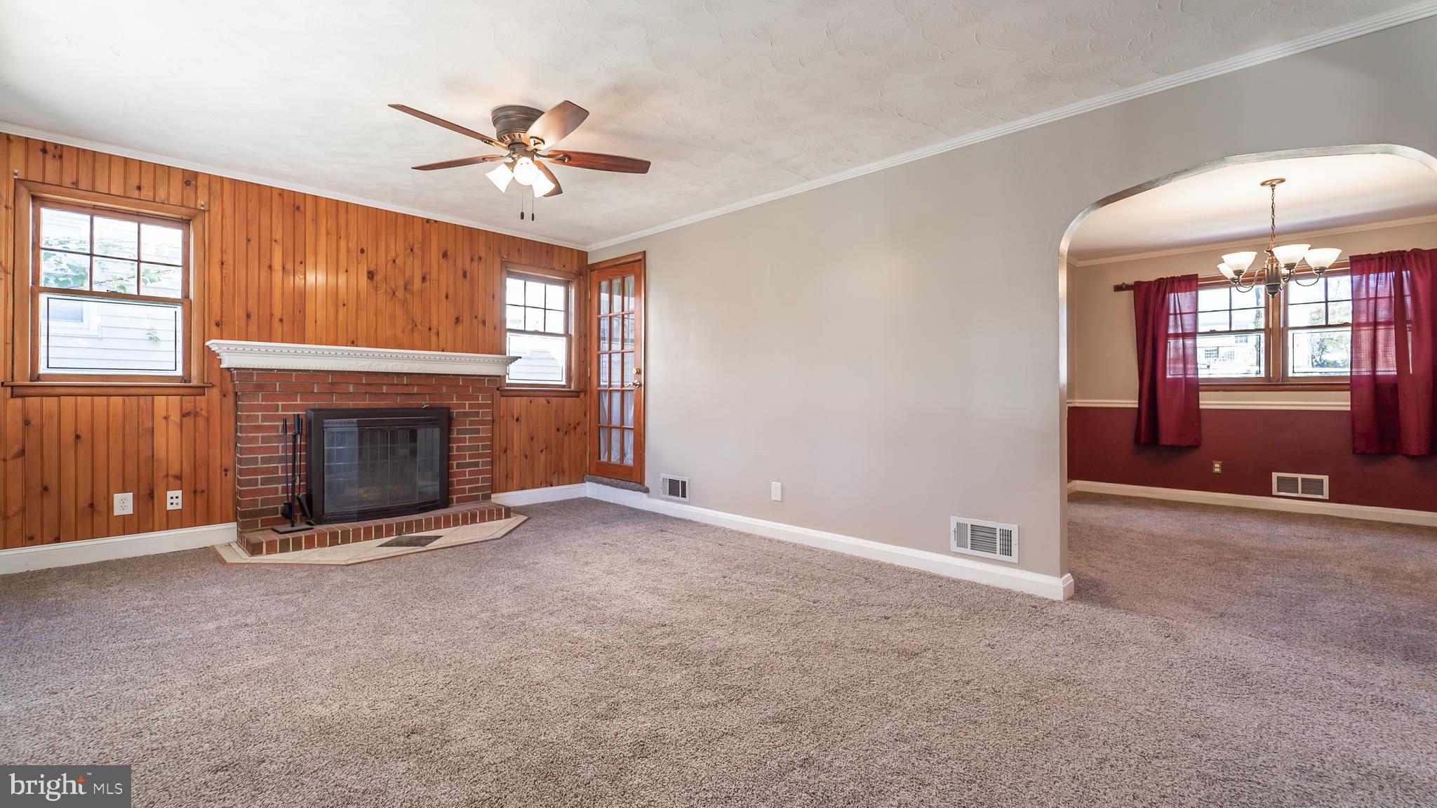 833 Hilltop Road Baltimore, MD 21228 - Photo 7 of 37 Gallery Image 7
