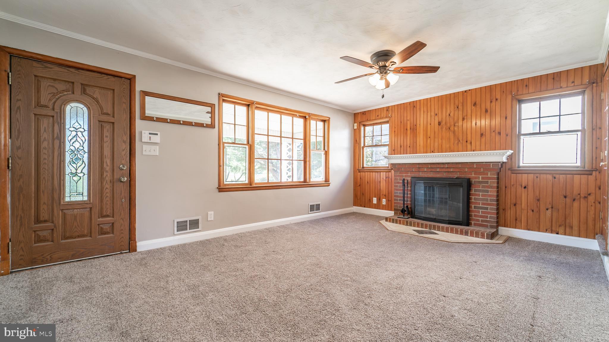 833 Hilltop Road Baltimore, MD 21228 - Photo 8 of 37 Gallery Image 8