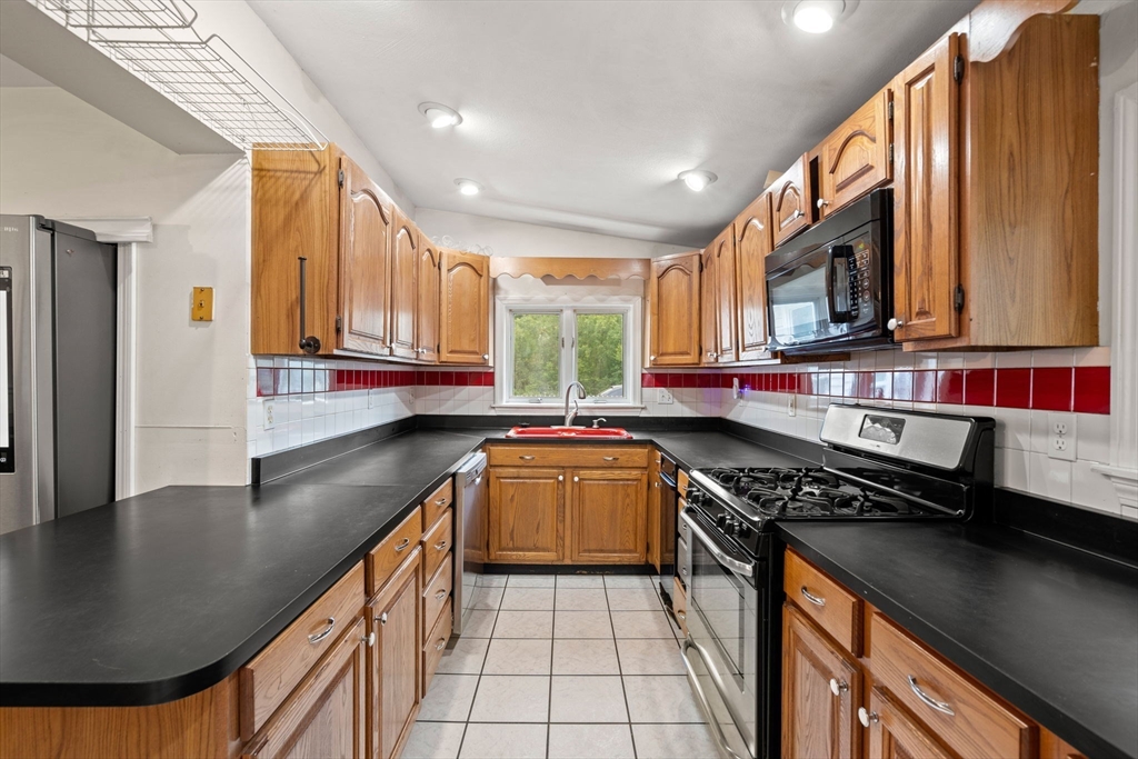 53 Haverhill Road Amesbury, MA 01913 - Photo 10 of 30