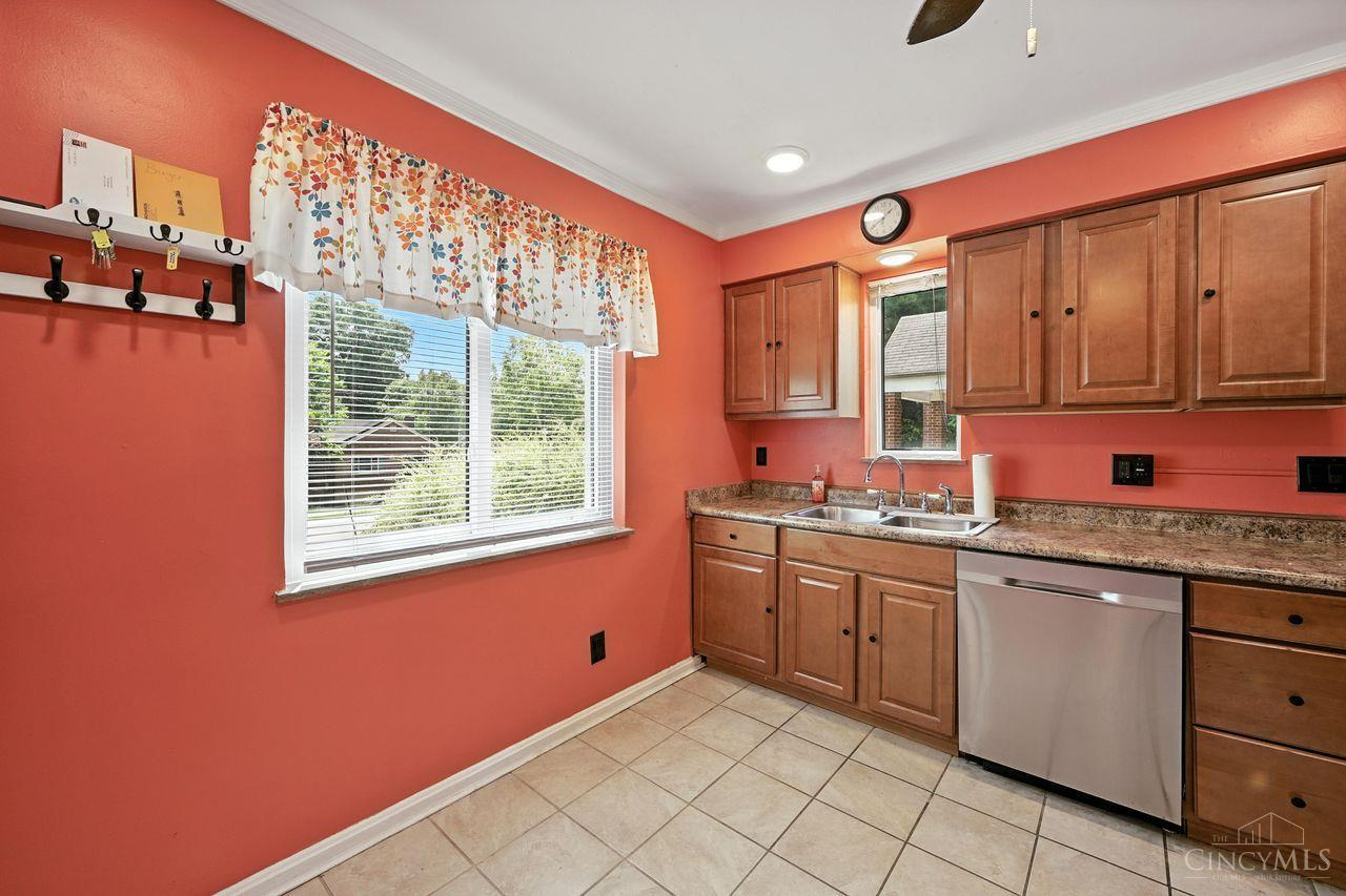 1394 Adams Road Cincinnati, OH 45231 - Photo 10 of 35 Gallery Image 10