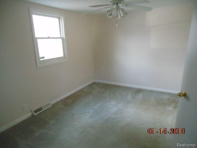6904 Hatchery Road Waterford, MI 48327 - Photo 5 of 9 ROOM 2.jpg