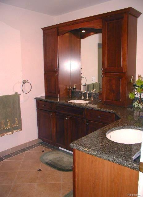 1093 Seville Road Rochester, MI 48309 - Photo 13 of 25 master bath1
