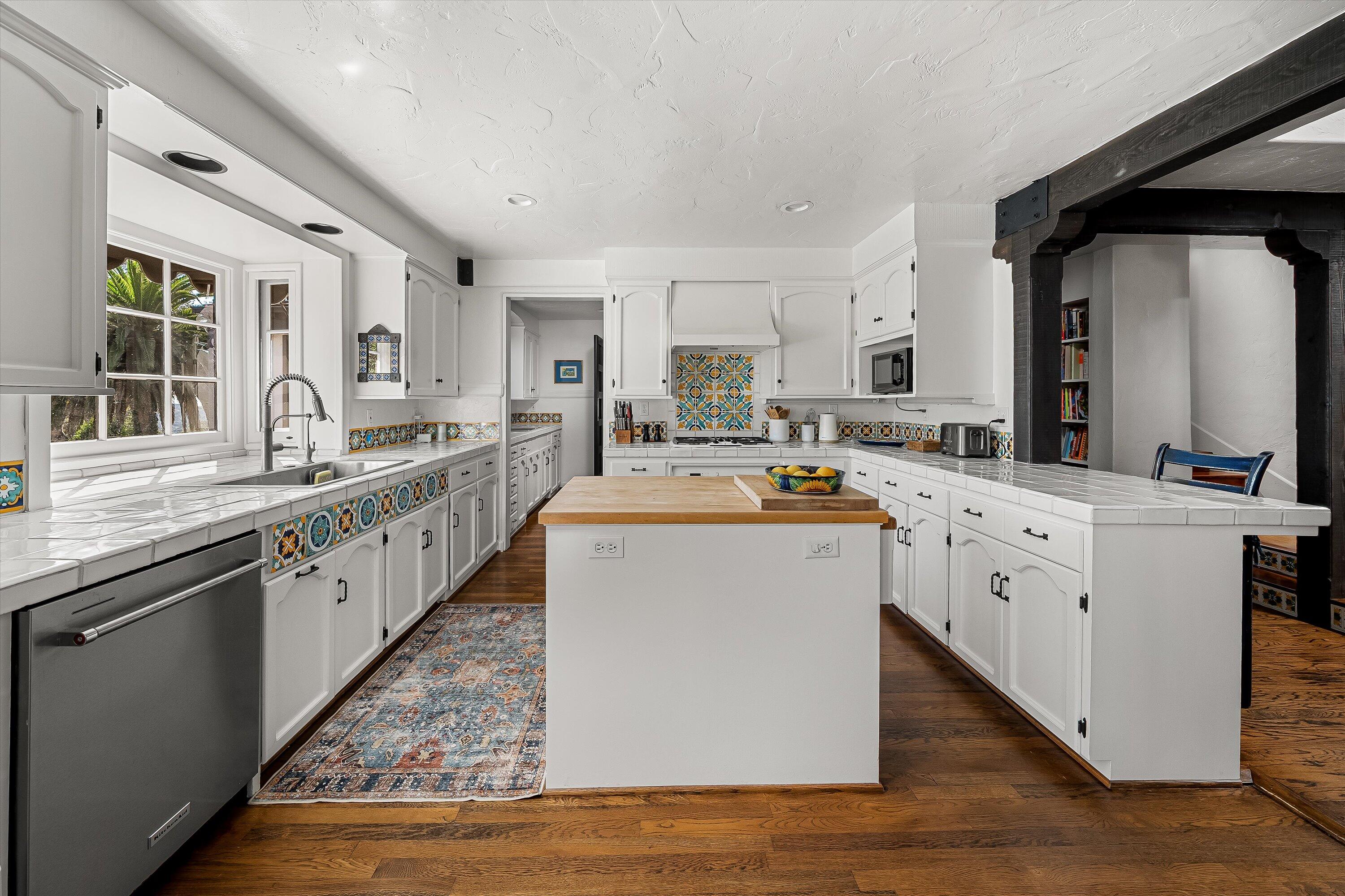 2125 Ridge Lane Santa Barbara, CA 93103 - Photo 16 of 34 Kitchen