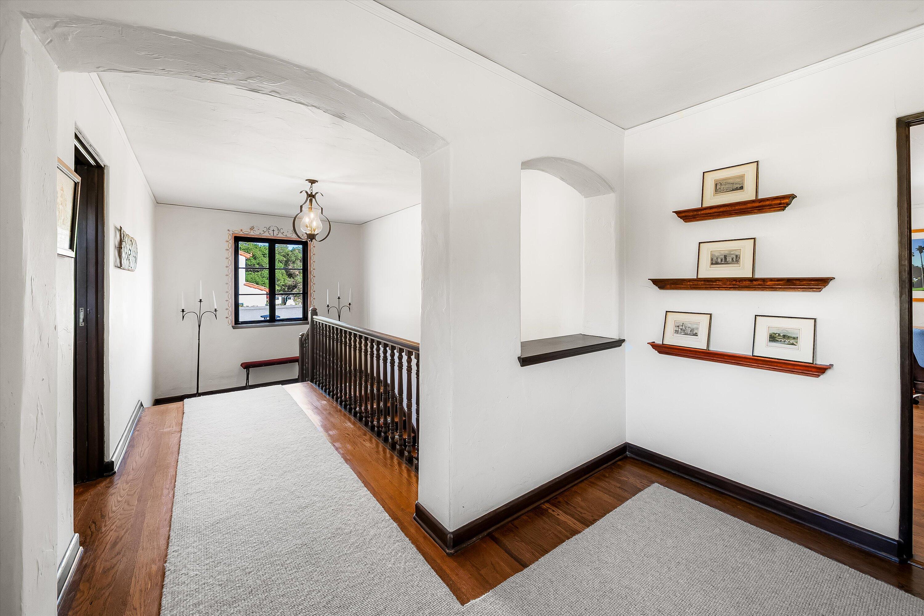 2125 Ridge Lane Santa Barbara, CA 93103 - Photo 18 of 34 Hallway