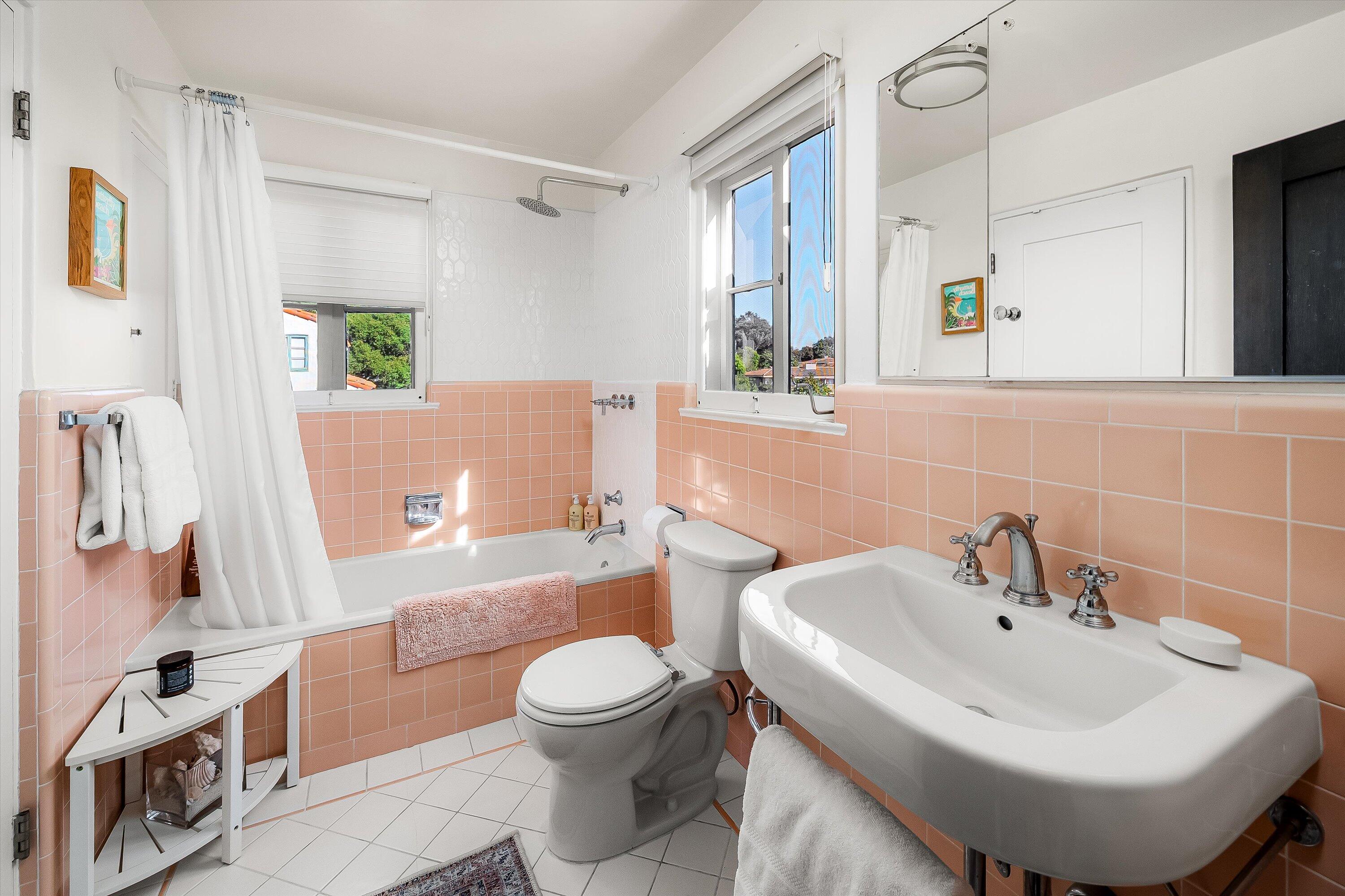 2125 Ridge Lane Santa Barbara, CA 93103 - Photo 25 of 34 En-Suite Bathroom