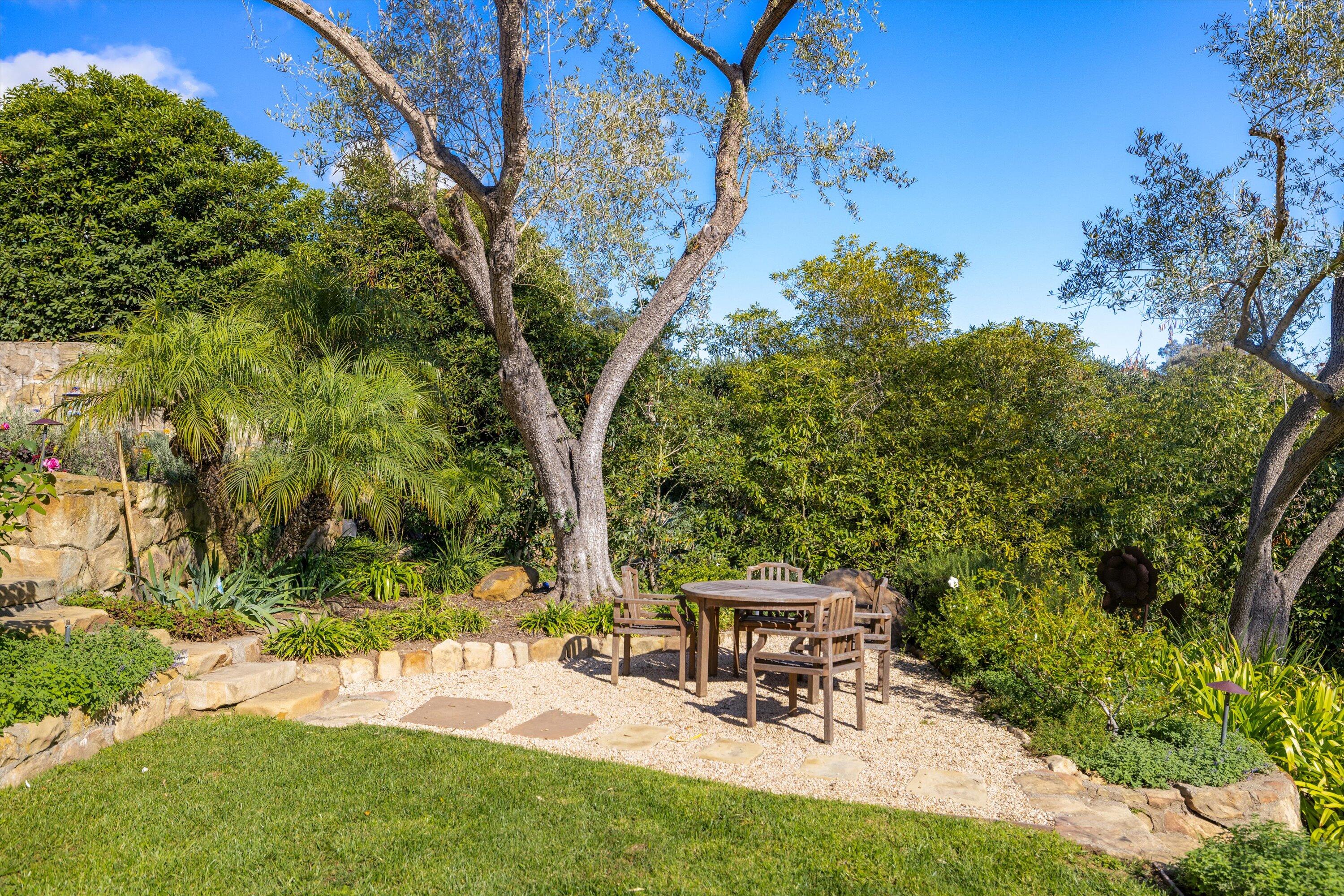 2125 Ridge Lane Santa Barbara, CA 93103 - Photo 28 of 34 Setting