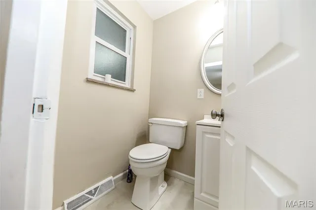 $180,000 | 125 Barrington Drive, Belleville, IL 62223