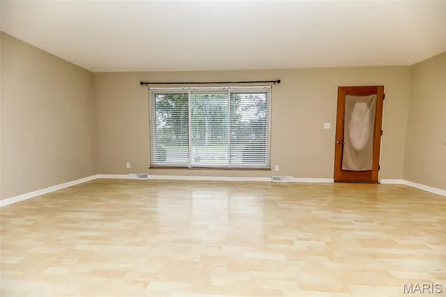 $180,000 | 125 Barrington Drive, Belleville, IL 62223