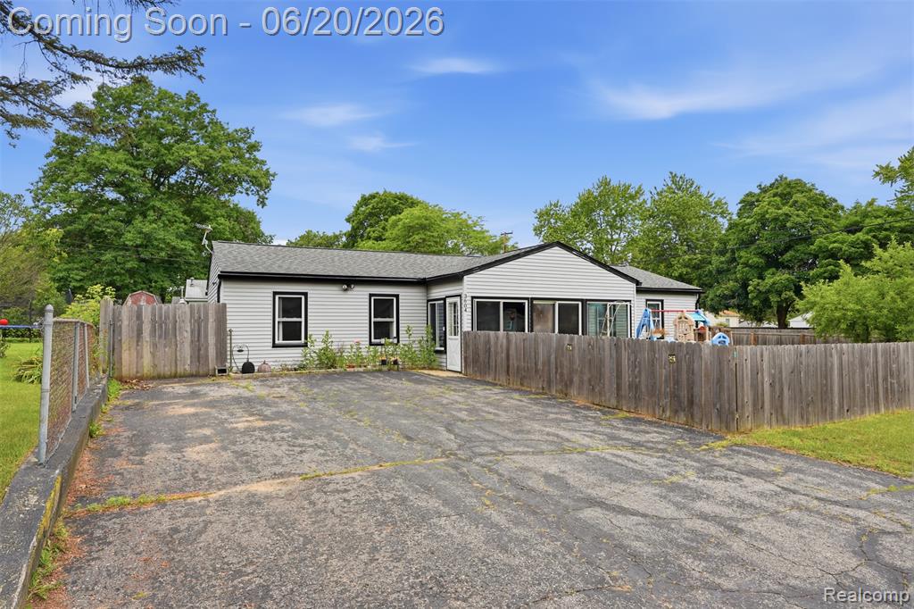 3604 Minton Road Lake Orion, MI 48359 - Photo 1 of 54