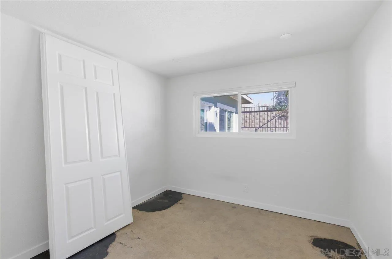 3880 Adams Street Carlsbad, CA 92008 - Photo 35 of 42 an empty room with windows
