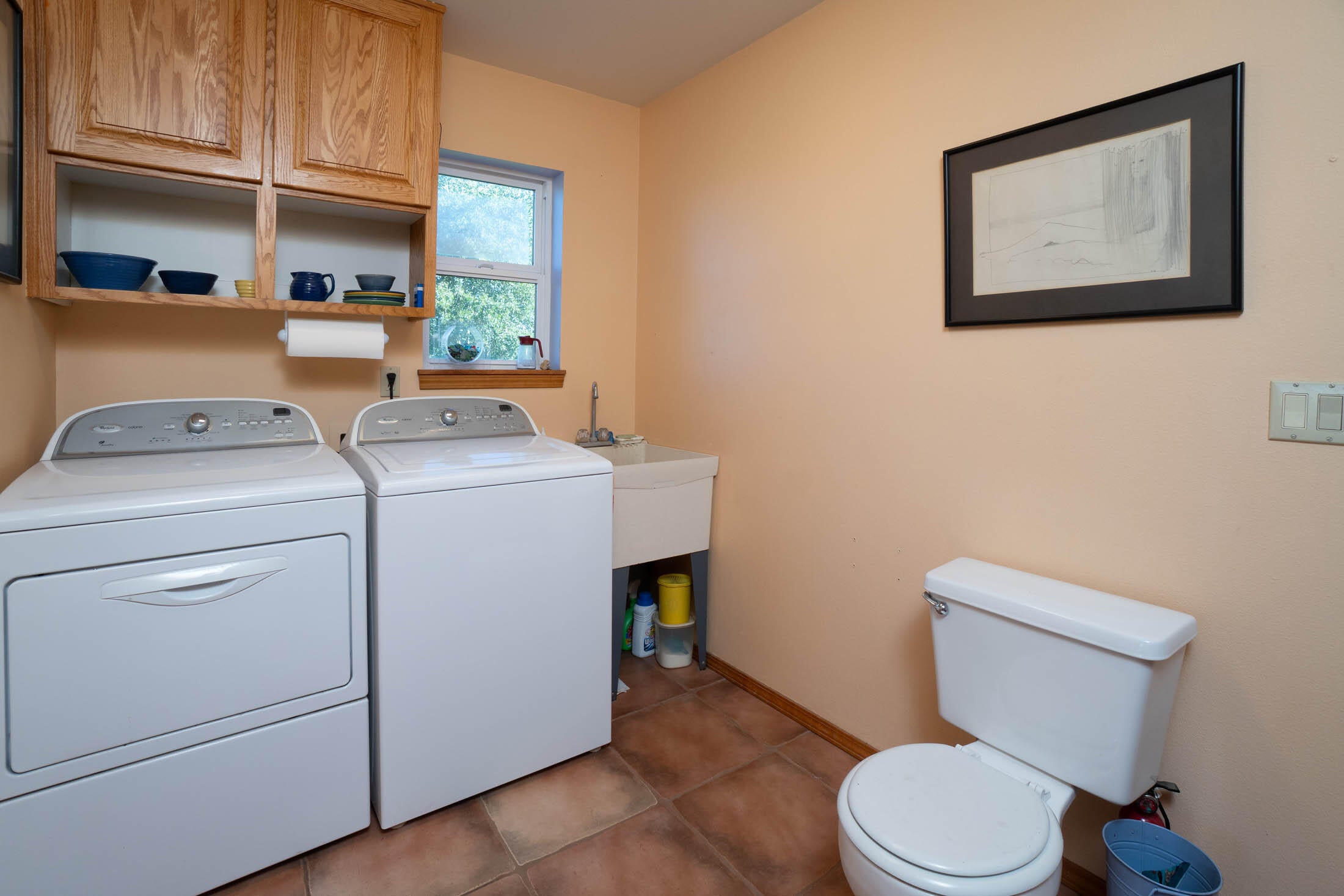 65010 Gerking Market Road Bend, OR 97703 - Photo 25 of 39 Laundry/Mud room