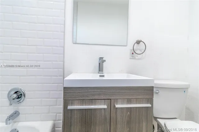 $1,797 | 2201 Northeast 14th Avenue, Unit 3, Wilton Manors, FL 33305