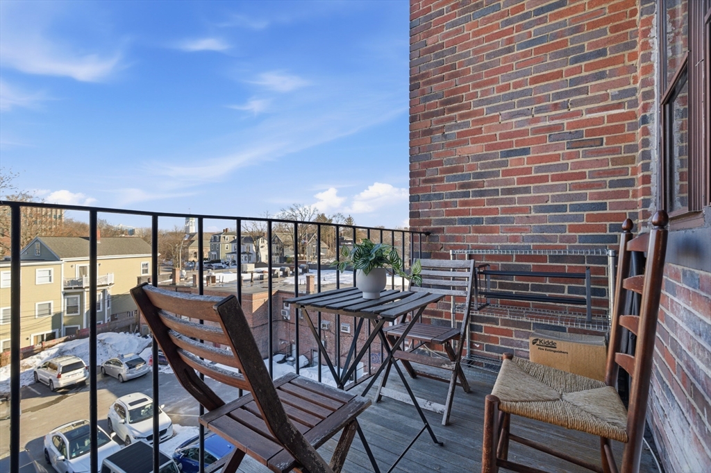 401 Washington Street, Unit 6 Brookline, MA 02446 - Photo 15 of 24 a balcony with table and chairs