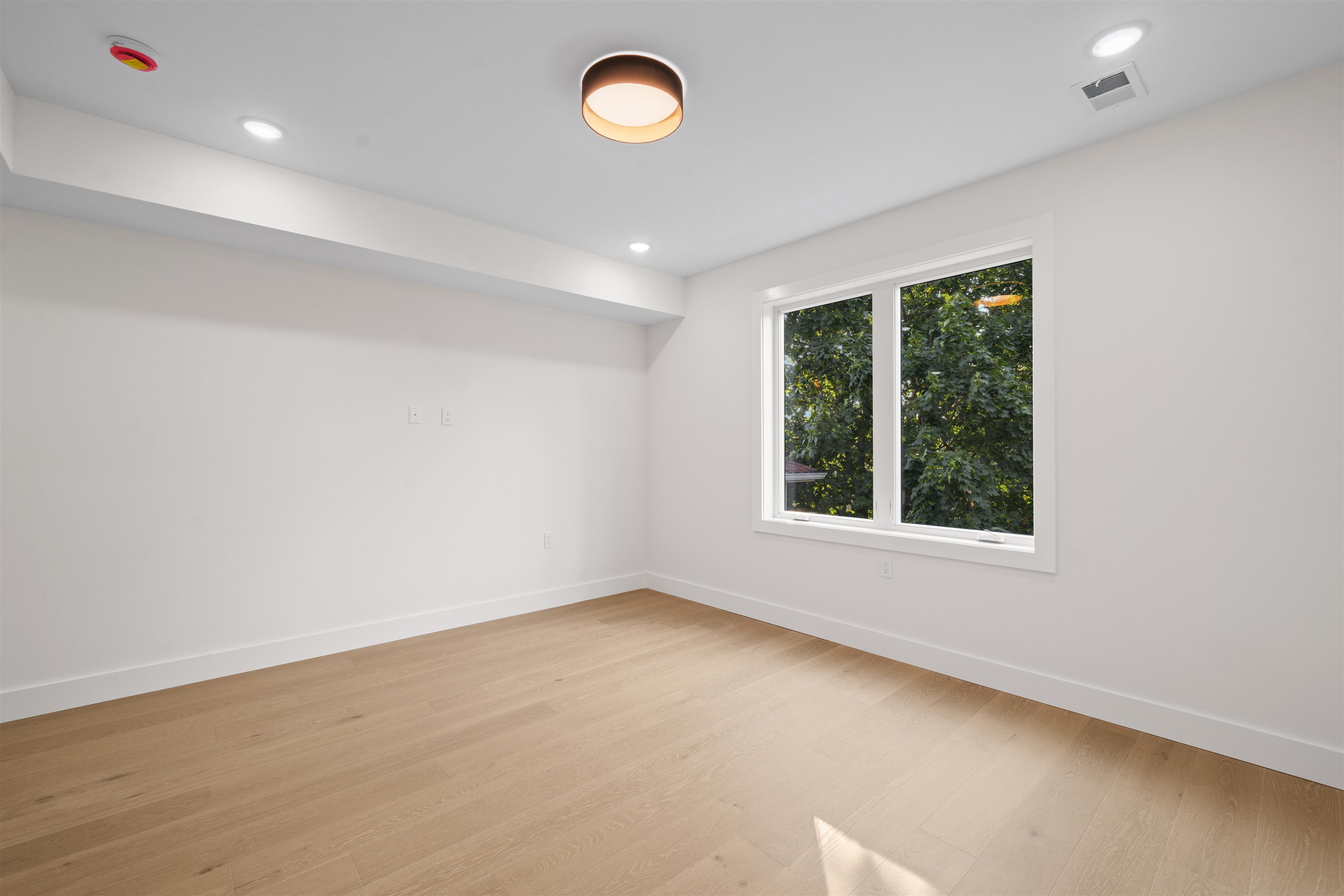 249.5 Halladay Street, Unit 2 Jersey City, NJ 07304 - Photo 19 of 36 an empty room with a window