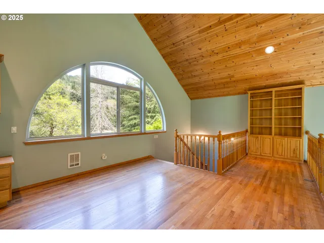 a view of an outdoor space with a balcony