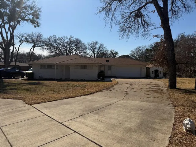 $350,000 | 215 East Huitt Lane, Euless, TX 76040