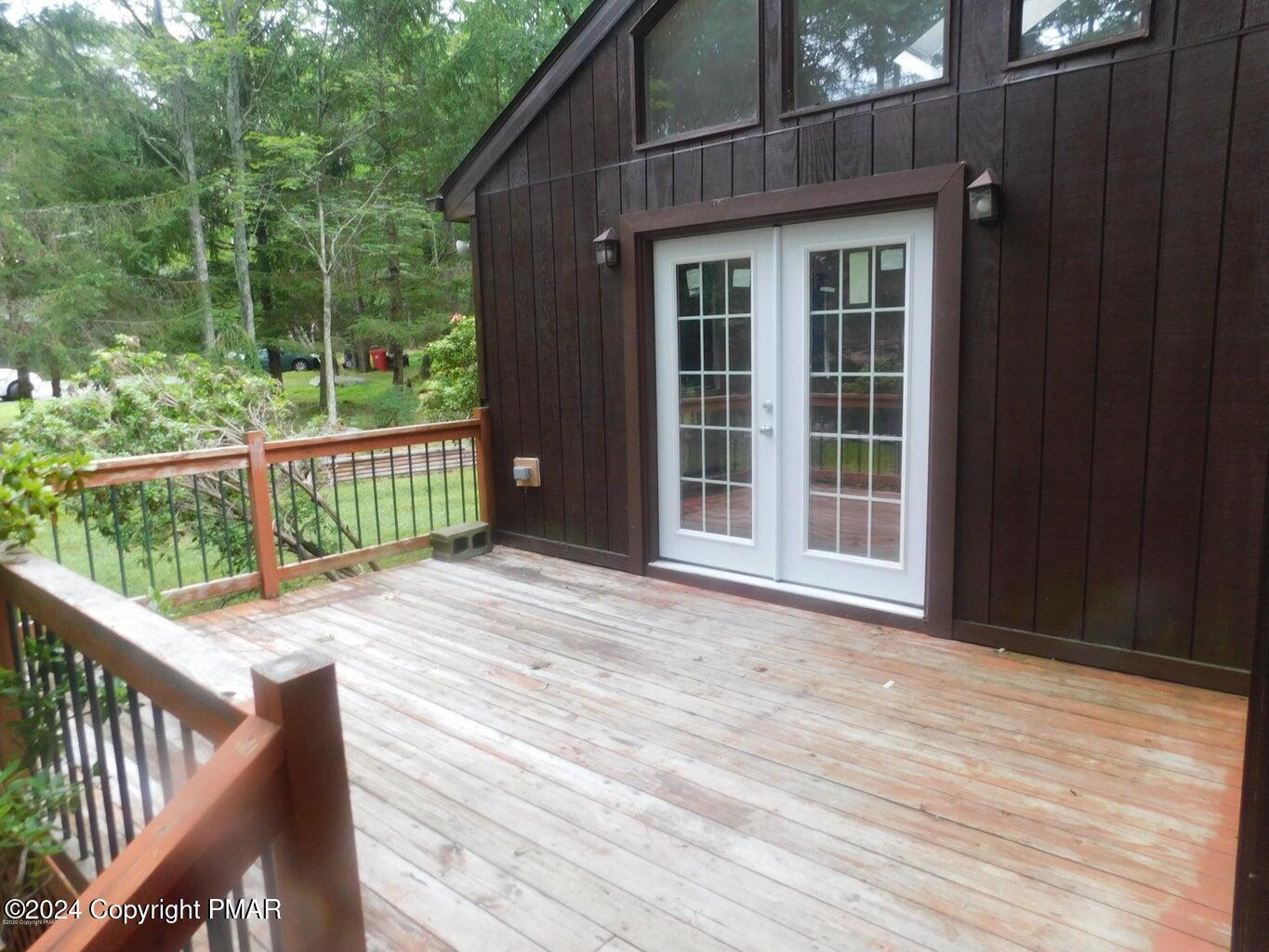 112 Messerle Court Bushkill, PA 18324 - Photo 24 of 33 DECK1