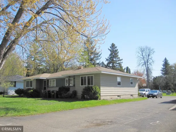 $1,750 | 516 North 8th Street, River Falls, WI 54022